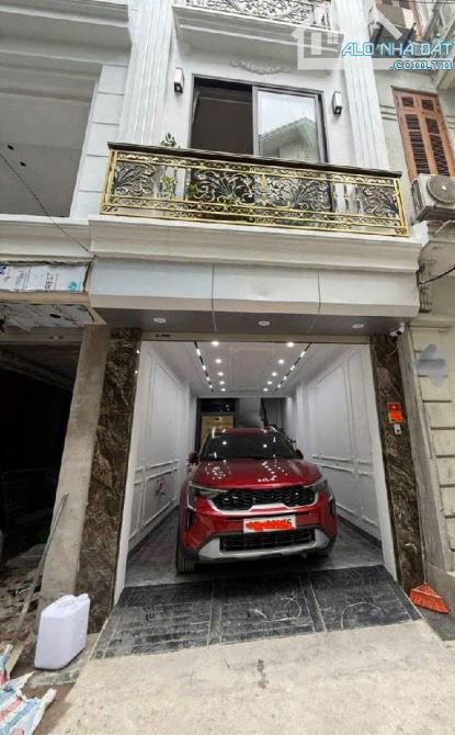 Bán nhà Lạc Long Quân, Hơn 13 tỷ, gara, ô tô, 7 tầng thang máy