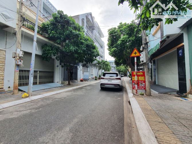 Bán Nhà 1 Trệt 2 Lầu Mặt Tiền Đường Nội Bộ Khu Trần Bình Trọng Giá: 9.6 Tỷ  Bớt Lộc