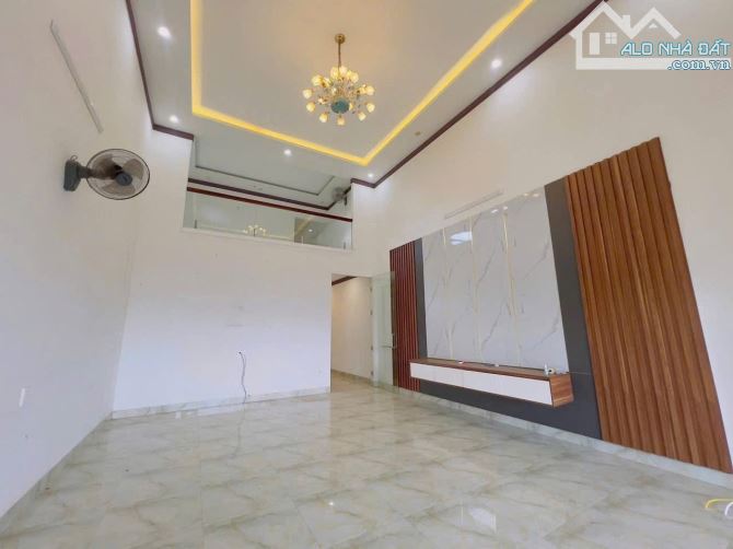 BÁN NHÀ MÊ LỬNG MẶT TIỀN PHẠM VĂN ĐỒNG  - KINH DOANH TỐT- KHÔNG VƯỚNG CON LƯƠNG