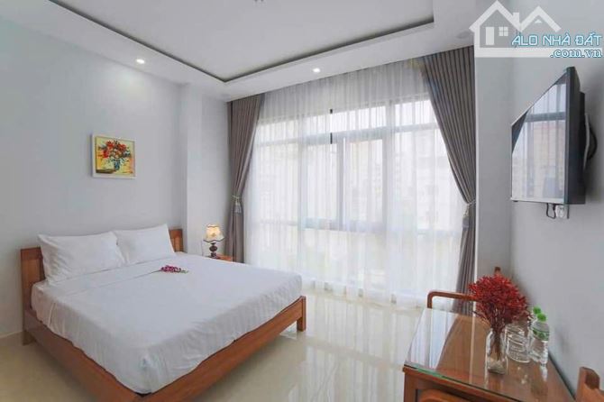 *Bán khách sạn 3* đường Hồ Xuân Hương, 11 Tầng, Cách biển 200m, dt 200m2 giá 75 Tỷ