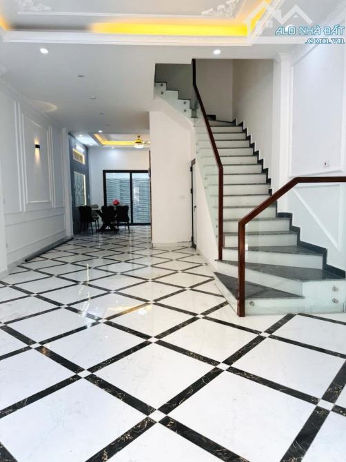Vĩnh Quỳnh - Đại Thanh 100m x 6 tầng, mặt tiền 4.5m, giá 11.2 tỷ thương lượng