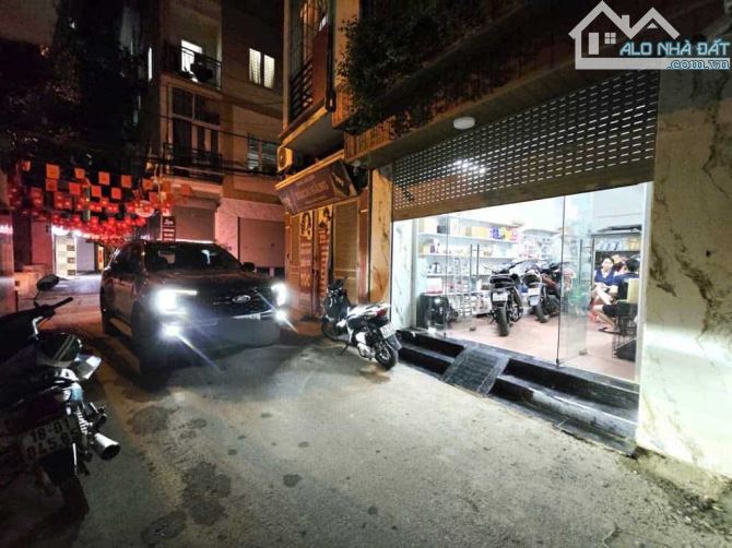 Hiếm Bán nhà Lạc Long Quân ngõ Ô tô tránh Kinh Doanh giá 10.4 tỷ Cầu Giấy