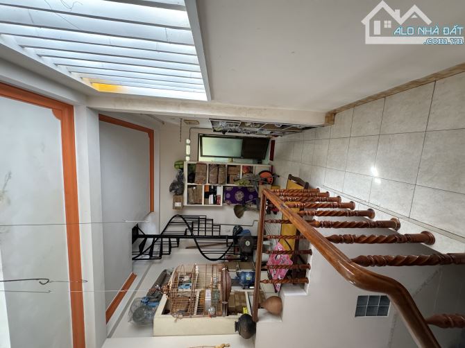 CHUYỂN NHƯỢNG GẤP NHÀ 3 TẦNG 80m2 N:4m, MẶT TIỀN KINH DOANH LÊ HỒNG PHONG, QUI NHƠN