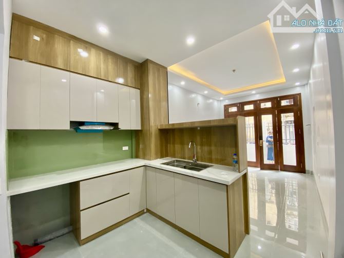 Nhà Mới Hồ tùng Mậu-5 tầng sẵn ở luôn,30m ra oto,cạnh đại học thương mại,đầu tư dòng tiền