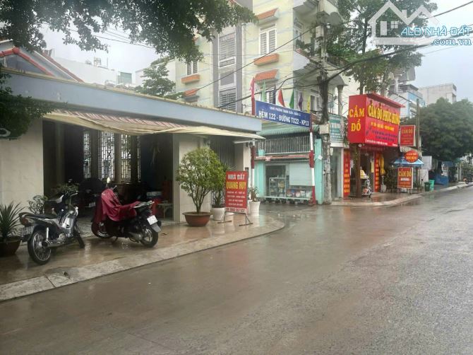 Bán nhà cấp 4 mặt tiền đường Thạnh Xuân 22 (10m x 2m), lô góc chưa tới 12 tỷ