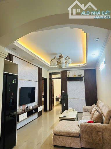 Cho thuê nhà tập thể Hoàng Cầu Đống Đa 100m, 3PN2VS giá 13tr, nhà đẹp, đầy đủ đồ
