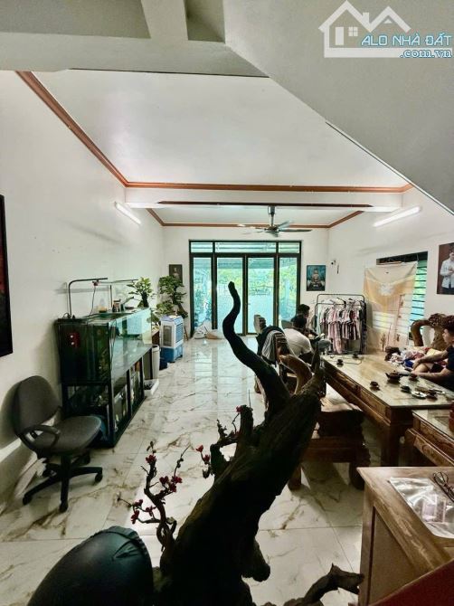 BÁN LÔ ĐẤT+ NHÀ DT 740M, MT 8M NGANG RỘNG.3,7 TỶ.