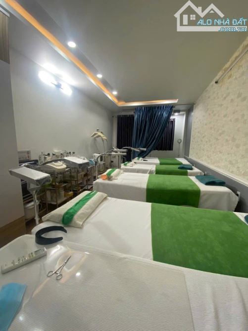 Nhà Cầm Bá Thước đang KD Spa dt 50m2 trệt 5L giá có hơn 9 tỷ