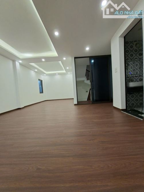 Nhà Đức Giang, dân xây chắc chắn, tiện ích xung quanh