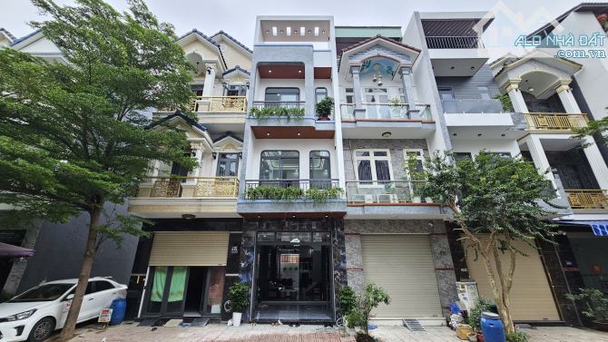 Bán nhà 1 trệt 2 lầu khu dân cư Hiện Hữu, p.Bình Chuẩn, Tp Thuận An