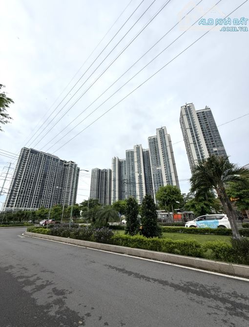 Bán đất tặng nhà,ngay Eco Green Sài Gòn Quận 7,diện tích 120m2 ngang gần 7M,chỉ 7 tỷ
