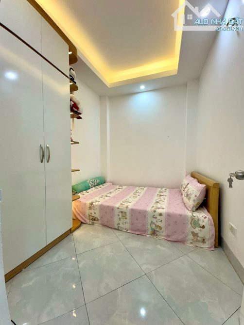 Bán nhà Văn Hương, 50m, giá chỉ 2,08 tỷ, khu vực siêu tiện ích, an ninh tốt