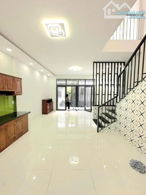 NHÀ NGỘP CHỦ VỪA GỬI BÁN - 70M2- TÂN PHÚ - CHỈ 5.4 TỶ - GIÁ NGÃ CÂY