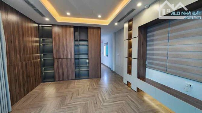 BÁN NHÀ MẶT NGÕ Ô TÔ TRÁNH CẦU GIẤY 83M 9 TẦNG THANG MÁY GIÁ CHÀO BÁN 35 TỶ.