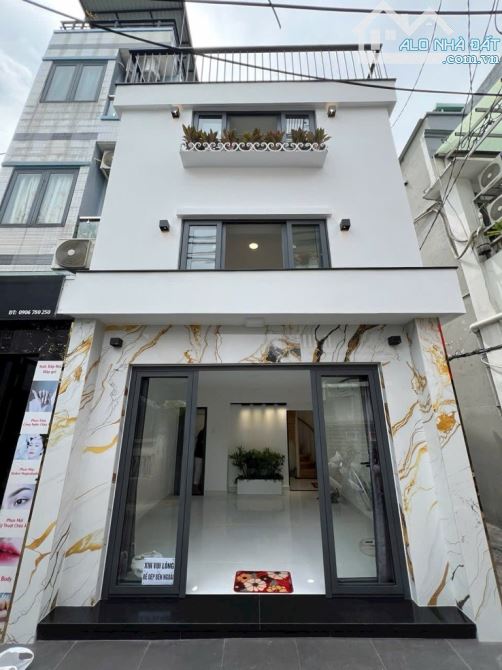Hơn 6 tỷ , nhà 3 tầng , 3pn , MTKD , phú nhuận