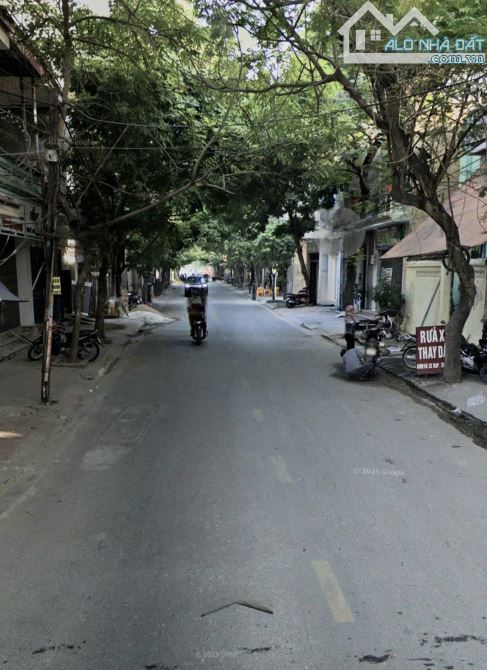 Bán nhà thang máy mặt đường phố Nguyên Hồng , Lê.Chân . Dt 68m , mt 5m vuông