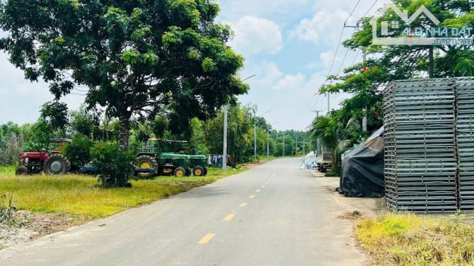 MẶT TIỀN ĐOÀN TRUNG CÒN SÁT TL52 - XÃ ĐÁT ĐỎ.DÂN CƯ BIỂN TRƯỜNG ĐỀU GẦN