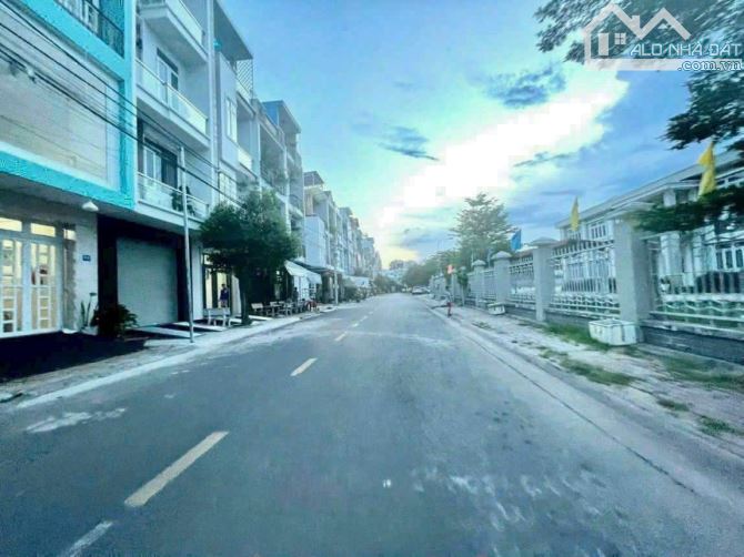 Bán đất biệt thự sổ riêng thổ cư p. Thống Nhất