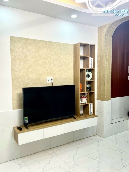 Nhà HÀNG XÓM EMART - Huỳnh Văn Nghệ, Gò Vấp, 2 Tầng - 2PN,2WC - DT 32m2, Hơn 3 tỷ