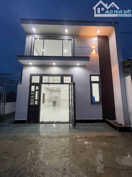 Bán căn nhà xây mới Xã Bắc sơn , gần chợ sông mây đường 767 200m .  Dt 6 x 25