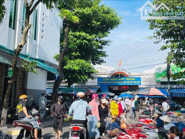 Bán Nhà Căn Góc 68m2 Mặt Tiền Phạm Hồng Thái gần Chợ Đầm Quy Nhơn, Kinh doanh nhộn nhịp