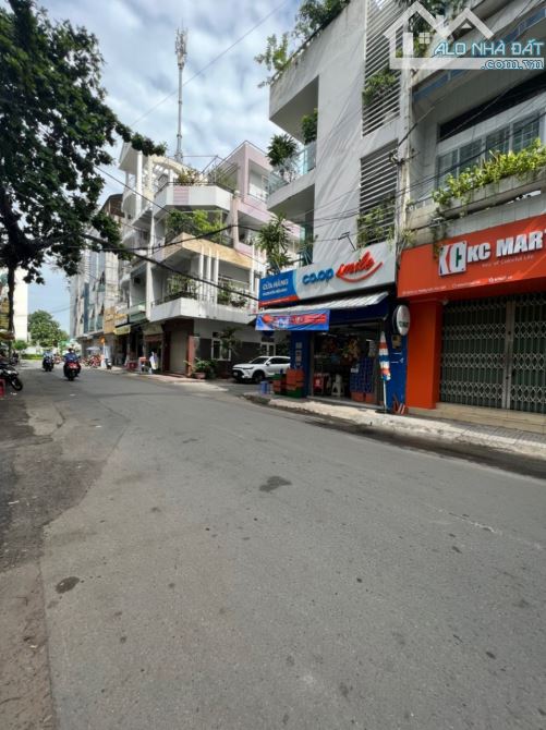 HXH 7m Lý Thường Kiệt Quận Tân Bình- giáp Quận 10- DT: 4,3x22m. Hậu 4,5m. Gía chỉ 13,2 tỷ