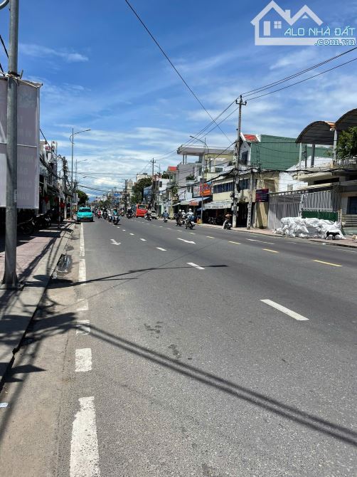 BÁN  NHÀ CẤP 4 HẺM 2/4 , VĨNH PHƯỚC , NHA TRANG GIÁ 1 TỶ 800 TRIỆU