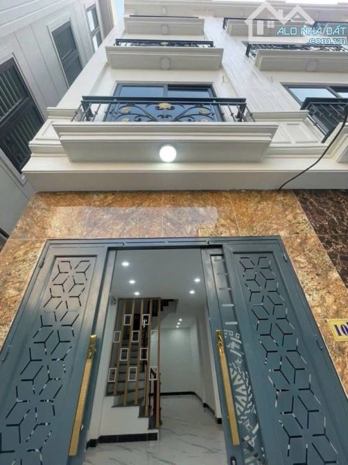 Bán gấp nhà Sát Nhổn 5 tỷ 5 - LO GÓC -  Dt 35m2 nhà xây 4 tầng gần o