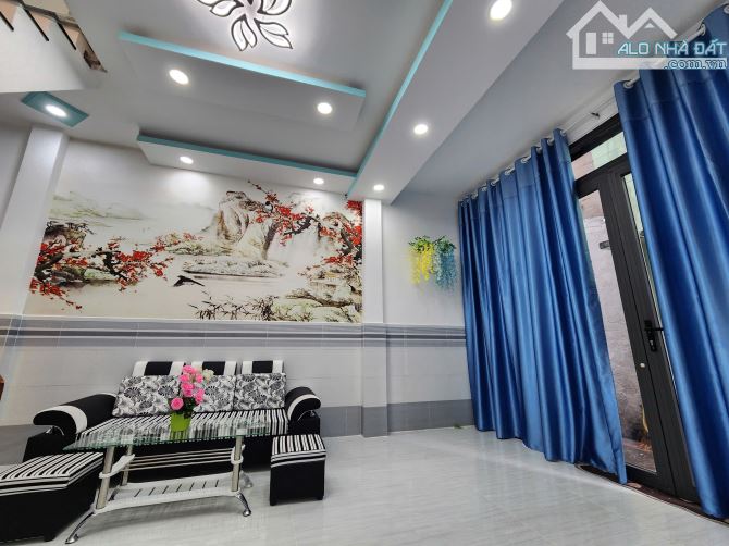 Cần bán nhà Phạm Thế Hiển, p6 quận 8, 4.3m x 10m, 2 tầng giá hot