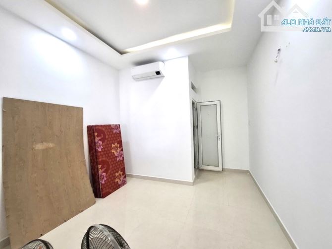Bán NHÀ 2 tầng đường Quang Trung phường 16 quận gò vấp DT 61(4,7*13) giá 5,5tỷ Hẻm xe hơi