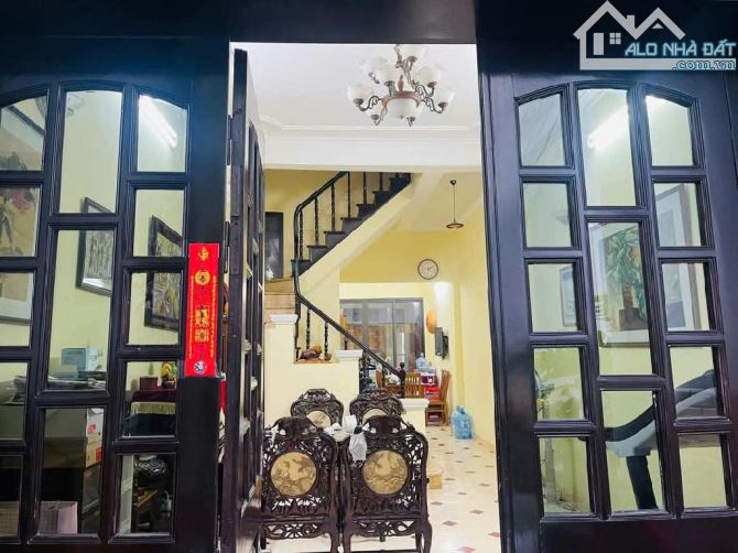 78M CẦU GIẤY, GARA Ô TÔ, Ô TÔ TRÁNH, GẦN PHỐ, 2 THOÁNG - 24,5 TỶ