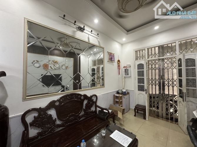 NGUYỄN KHANG 51M CHỈ 7,9 TỶ NHÀ ĐẸP,FULL NỘI THẤT,GẦN BÃI GỦI XE,NGÕ THÔNG