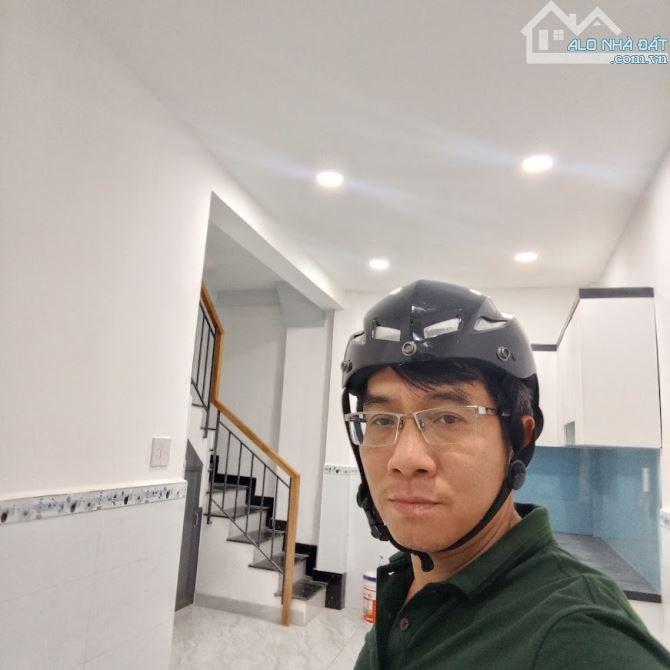 2 tỷ hơn, có nhà mới 3 tầng sát mặt tiền Âu Cơ, 25m2 x 3 tầng, hẻm 3m trước nhà - SHR, chí