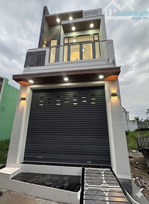 Nhà lầu mới xây dựng đường oto Bình Tạo, Trung An, Mỹ Tho Tiền Giang