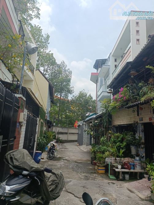 Nhà bán, Dt 120m2, Giá 8.5 tỷ, Đường Dương Đình Hội, Phước Long B, Tp Thủ Đức