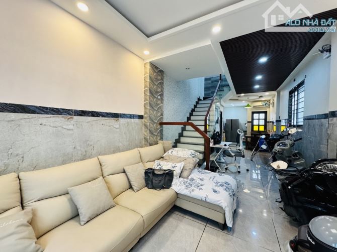Nguyễn Gia Trí hẻm xe hơi khu VIP hiếm nhà bán sát mặt tiền chỉ 10,2 tỷ