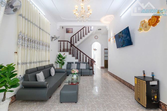 BÁN BIỆT THỰ CÓ HỒ BƠI ( ĐÃ HOÀN CÔNG)_ CÁCH CÔNG VIÊN VÕ THỊ SÁU CHỈ 50 MÉT_ VỊ TRÍ ĐẸP.