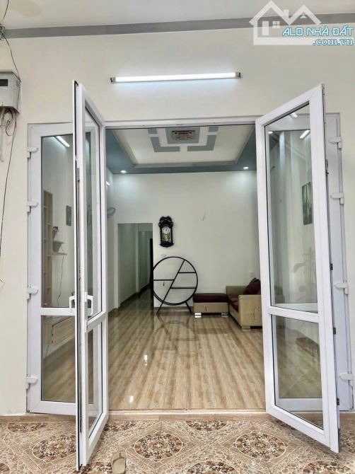 HẠ GIÁ BÁN GẤP NHÀ MẶT TIỀN ĐẶNG VĂN NGỮ GẦN CHỢ ĐÊ - Loctran