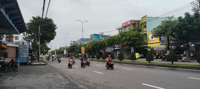 🎉🎉Chủ bán đất tặng nhà 2 tầng. + Diện tích thực tế hơn 400 m. 330 m2 đất ở đô thị