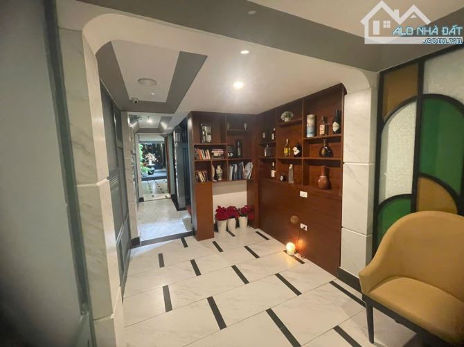 Bán khách sạn mặt phố Hàng Bè, 120m2, 7 tầng thang máy, tổng 16 phòng, 89.5 tỷ