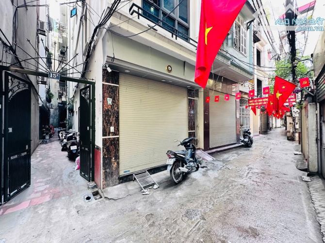 💥 MỘT MÓN QUÀ NHÀ CẦU GIẤY – 28M² – 5 TẦNG – MT 6.5M – SIÊU GẦN PHỐ – 7.5 TỶ 💥