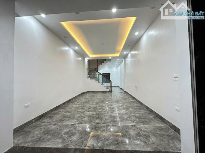 Cho thuê nhà ngõ 1160 ĐƯỜNG LÁNG. 15 triệu/ tháng. Phù hợp ở Gia đình, Văn phòng, KD Onl