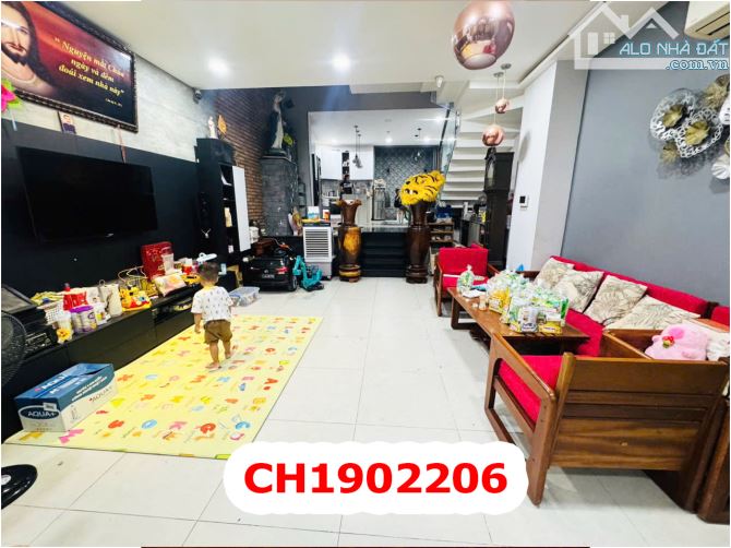 Nhà MT Tên Lửa - 5 x 18M - 12 Tỷ - 3 Tầng còn mới.