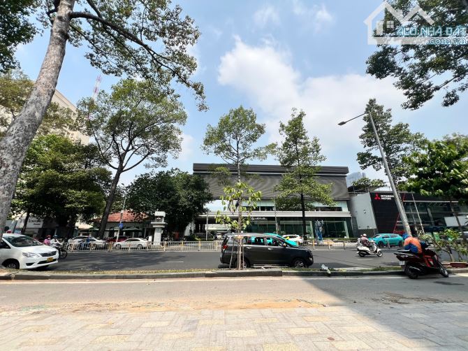 Bán nhanh nhà MT 4 lầu đường Trần Hưng Đạo Quận 1, DT: 7.5 x 20m, giá: 52 tỷ, Liên hệ.