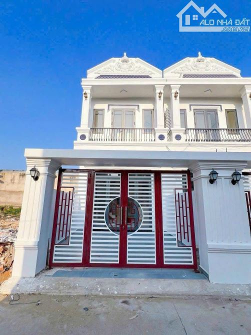 Nhà 1 trệt 1 lầu siêu đẹp ngay vòng xoay cổng 11 - phường Phước Tân.