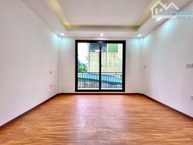 BÁN NHÀ KHU KIM ĐỒNG, Ở LUÔN,SÂN CỔNG, Ô TÔ ĐỖ CỔNG, THANG MÁY, 40M2 GIÁ CHỈ 8,9 TỶ