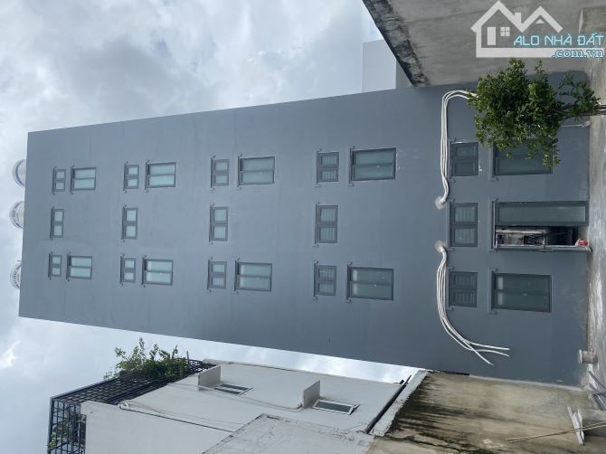 Bán toà Căn Hộ Dịch Vụ DT 370m2 ngang 8m 2MT trước sau sát đường Lê Văn Việt