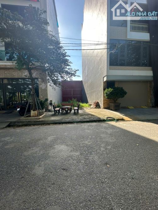 BÁN GẤP 77M ĐẤT ĐẤU GIÁ MẶT TRỤC CHÍNH ĐÔNG MỸ P.LÔ-ÔTÔ TRÁNH VỈA HÈ K.DOANH CHỈ 11.5 TỶ