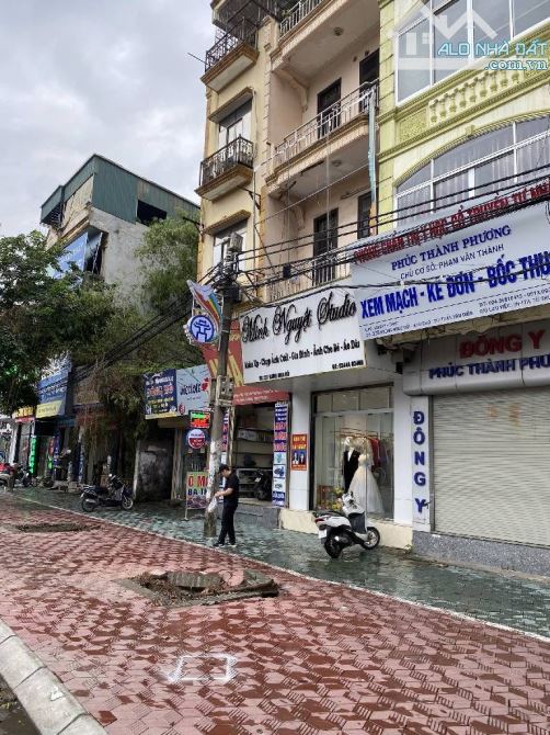 Mặt đường Ngọc Hồi- Giải Phóng, vỉa hè rộng, kinh doanh sầm uất