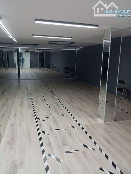 Rẻ !! MBKD mặt phố Nguyễn Văn Huyên – 180m2 x45tr riêng biệt Trung tâm Cầu Giấy